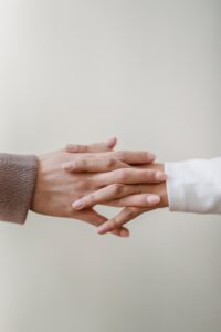 Mit Höflichkeit Menschen erreichen: Tipps für erfolgreiche Selbstvermarktung